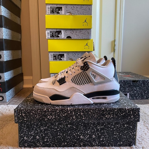 Mens Jordan 4 Military Blacks Size 8 - Picture 3 of 5